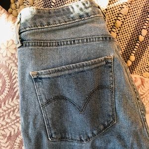 Levi’s 721 High Rise Skinny Jean